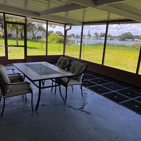 לייקלנד Lakeside Retreat - 3 Bedroom, 2 Bathroom House By The Lake מראה חיצוני תמונה