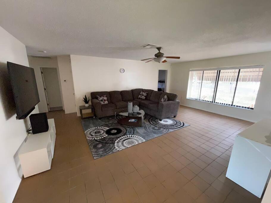 לייקלנד Lakeside Retreat - 3 Bedroom, 2 Bathroom House By The Lake מראה חיצוני תמונה