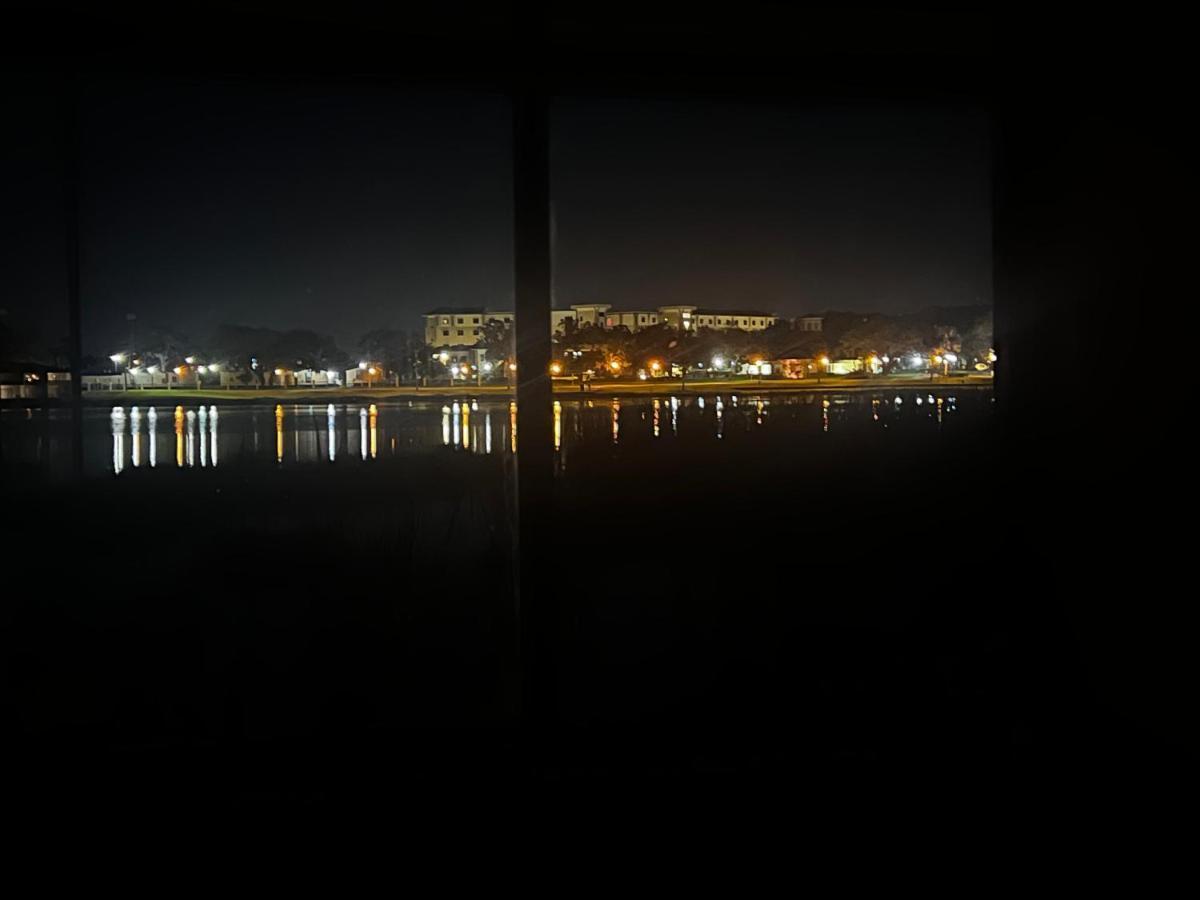 לייקלנד Lakeside Retreat - 3 Bedroom, 2 Bathroom House By The Lake מראה חיצוני תמונה